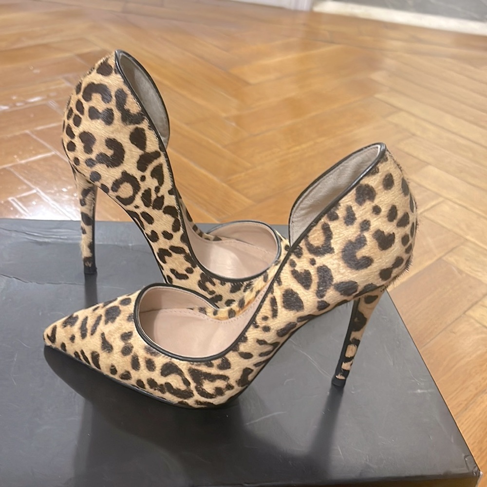 Stunning heel shoe size 5 never worn